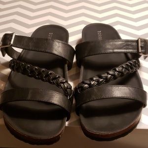 13W Torrid flat sandles